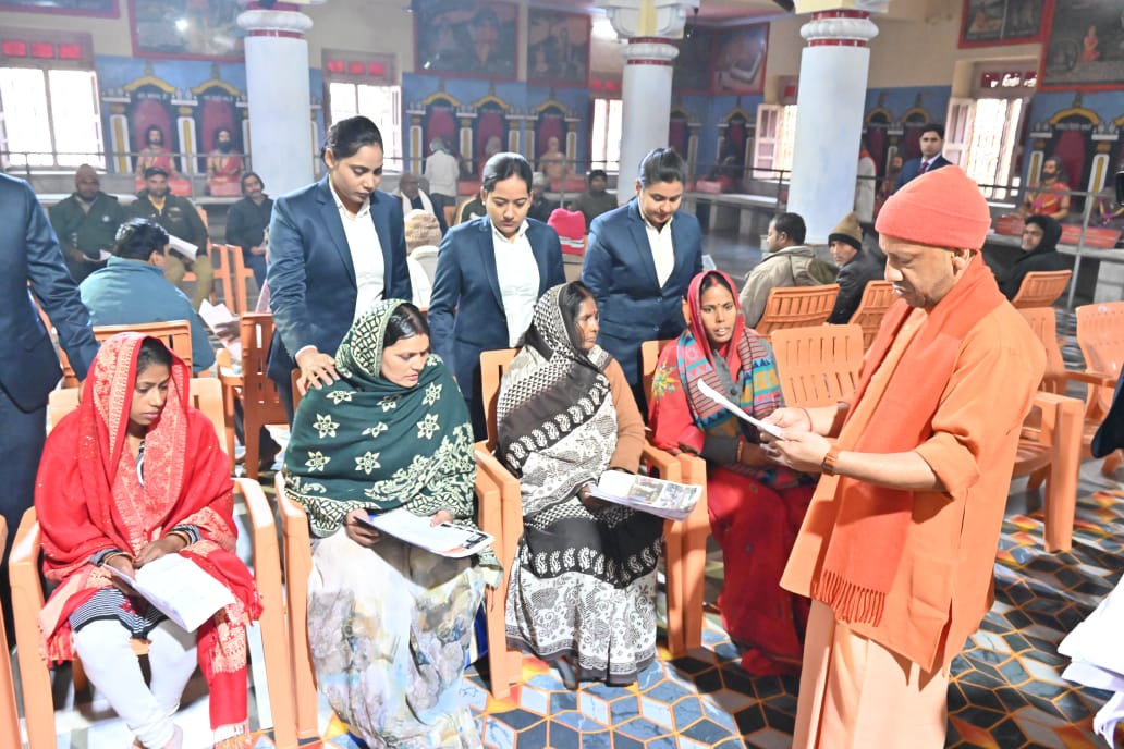 Chief Minister Yogi Adityanath met people in Janta Darshan in Gorakhnath Temple