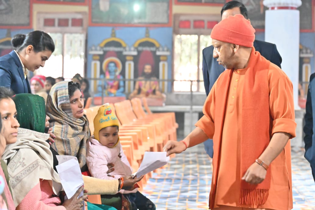 Chief Minister Yogi Adityanath met people in Janta Darshan in Gorakhnath Temple