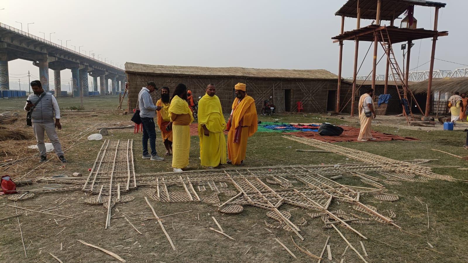  प्रयागराज महाकुम्भ को ईकोफ्रेंडली स्वरूप दे रहे हैं अन्य प्रदेशों से आए श्रमिक प्रयागराज महाकुम्भ को ईकोफ्रेंडली स्वरूप दे रहे हैं अन्य प्रदेशों से आए श्रमिक