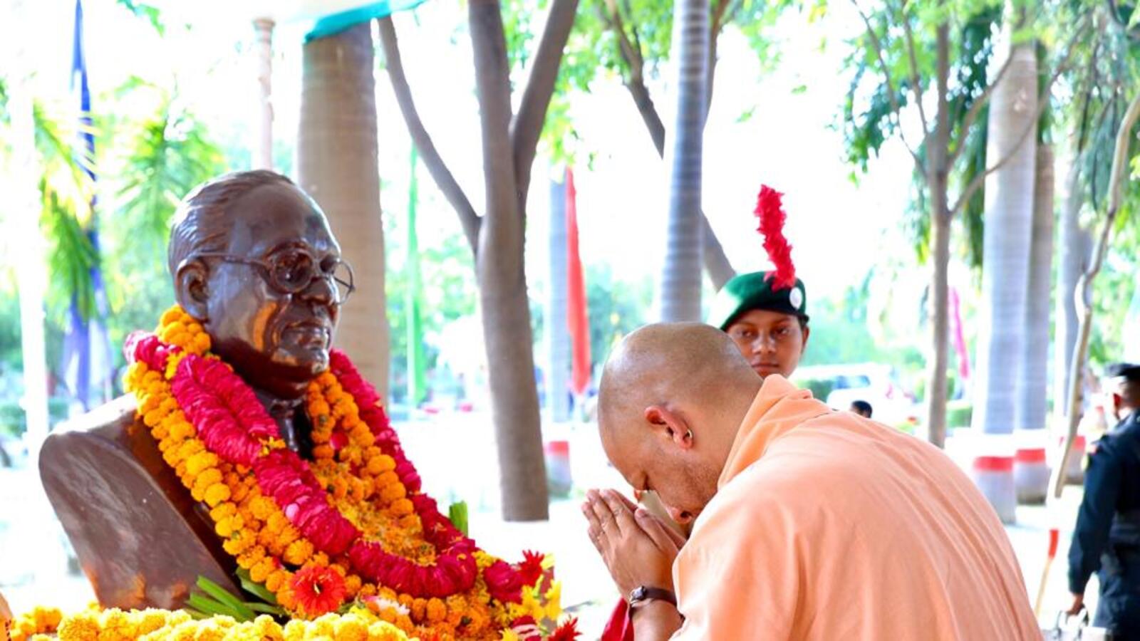 Baba Saheb's Mahaparinirvan Day is on Saturday, Chief Minister Yogi Adityanath will participate in the tribute meeting.