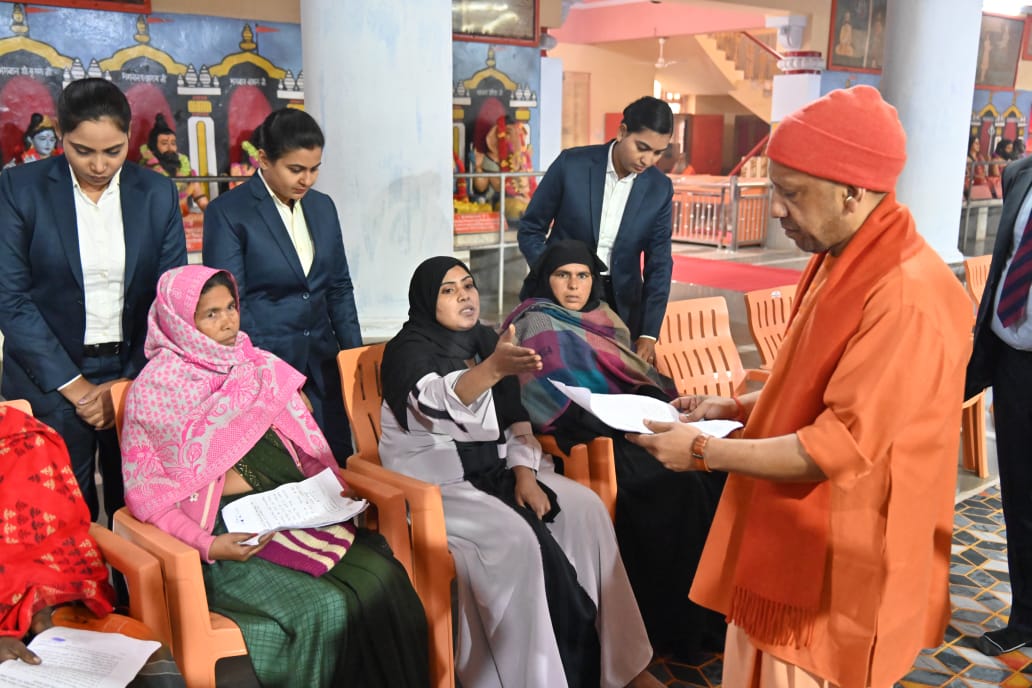 Chief Minister Yogi Adityanath met people in Janta Darshan in Gorakhnath Temple